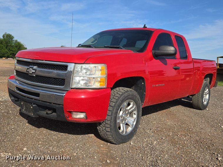 image for item ET5069 2011 Chevrolet Silverado 1500 Ext. Cab pickup truck