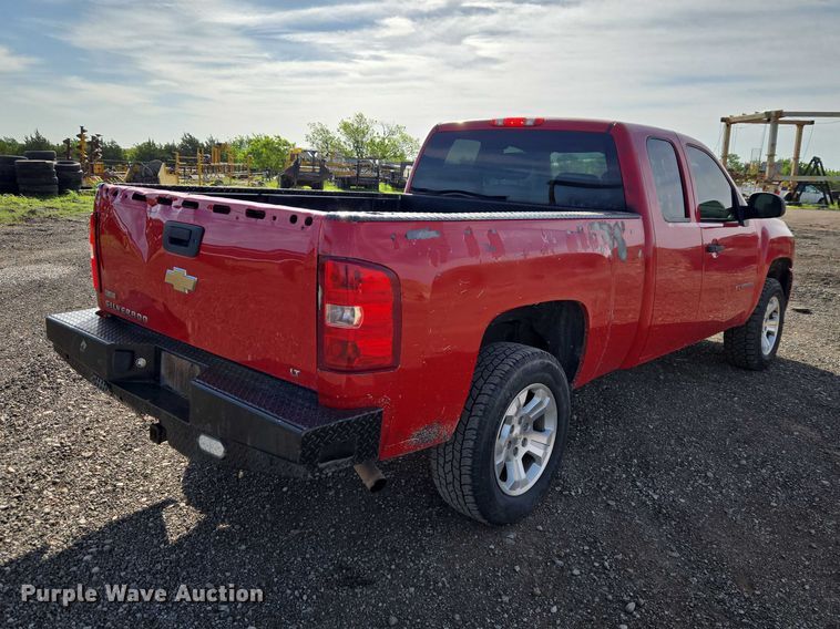 image for item ET5069 2011 Chevrolet Silverado 1500 Ext. Cab pickup truck
