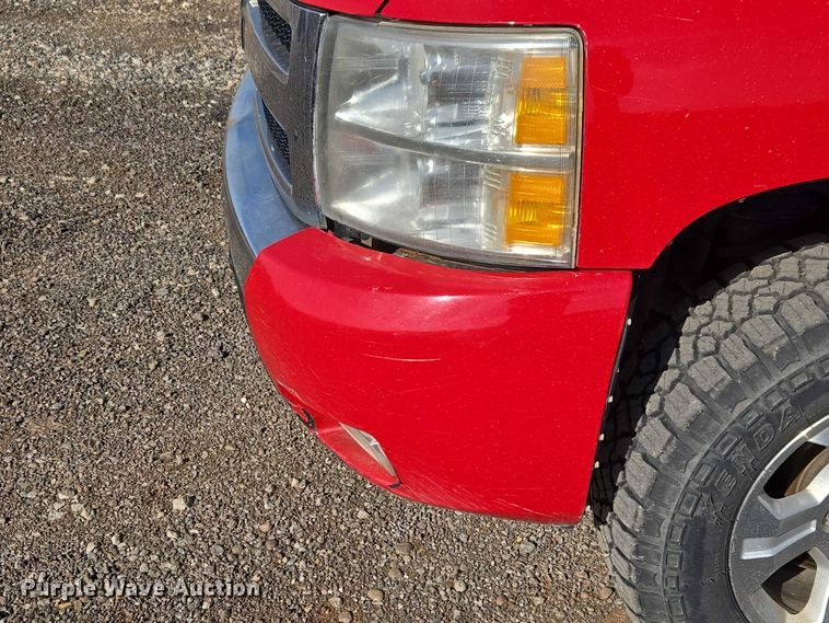 image for item ET5069 2011 Chevrolet Silverado 1500 Ext. Cab pickup truck
