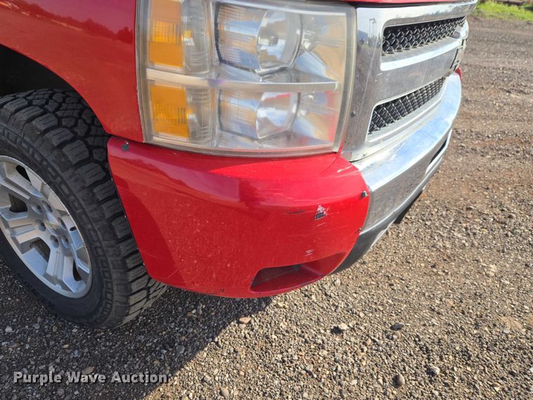 image for item ET5069 2011 Chevrolet Silverado 1500 Ext. Cab pickup truck