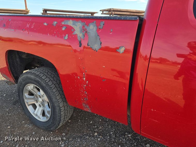 image for item ET5069 2011 Chevrolet Silverado 1500 Ext. Cab pickup truck