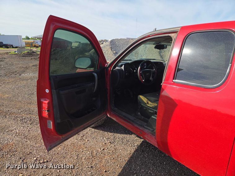 image for item ET5069 2011 Chevrolet Silverado 1500 Ext. Cab pickup truck