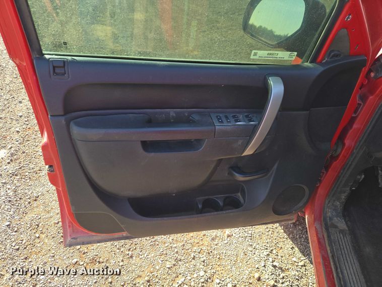image for item ET5069 2011 Chevrolet Silverado 1500 Ext. Cab pickup truck