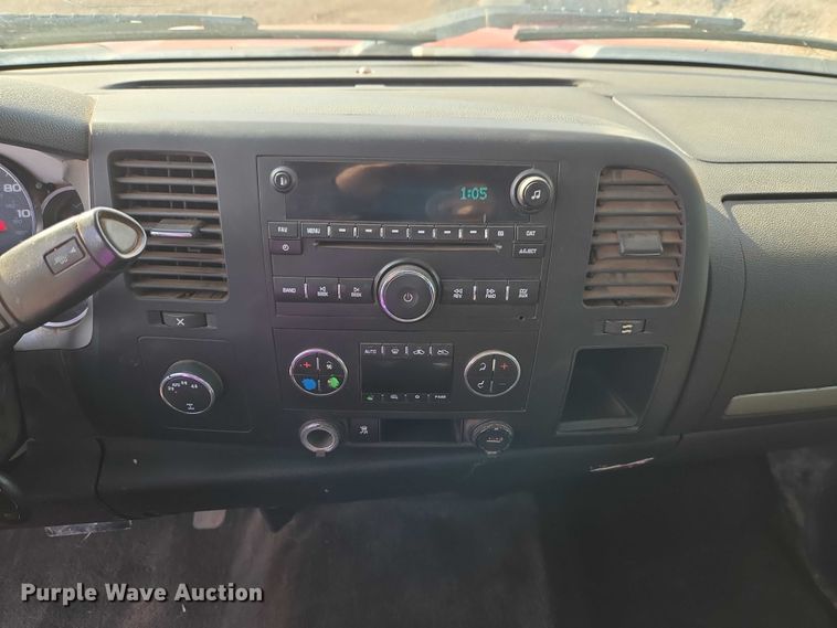 image for item ET5069 2011 Chevrolet Silverado 1500 Ext. Cab pickup truck