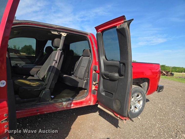 image for item ET5069 2011 Chevrolet Silverado 1500 Ext. Cab pickup truck