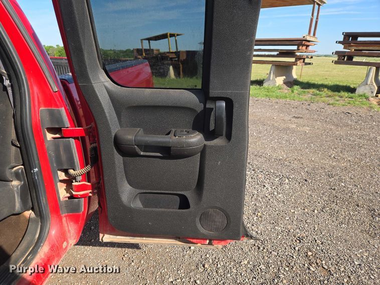 image for item ET5069 2011 Chevrolet Silverado 1500 Ext. Cab pickup truck