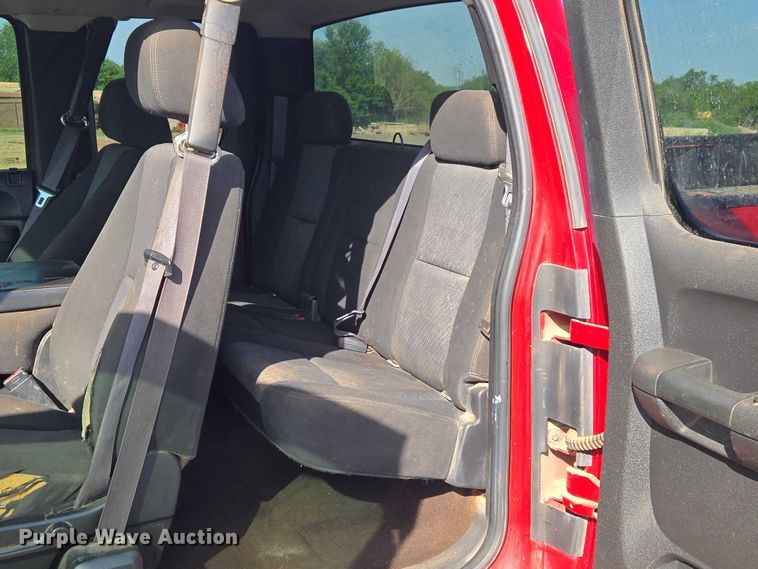 image for item ET5069 2011 Chevrolet Silverado 1500 Ext. Cab pickup truck