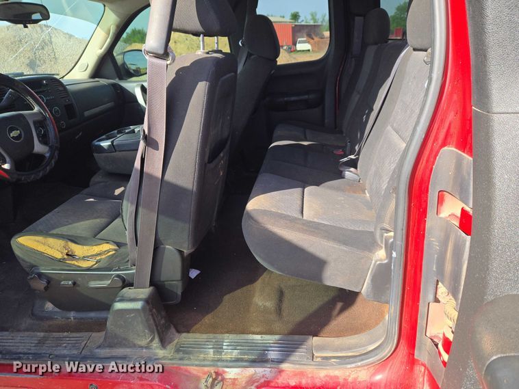 image for item ET5069 2011 Chevrolet Silverado 1500 Ext. Cab pickup truck