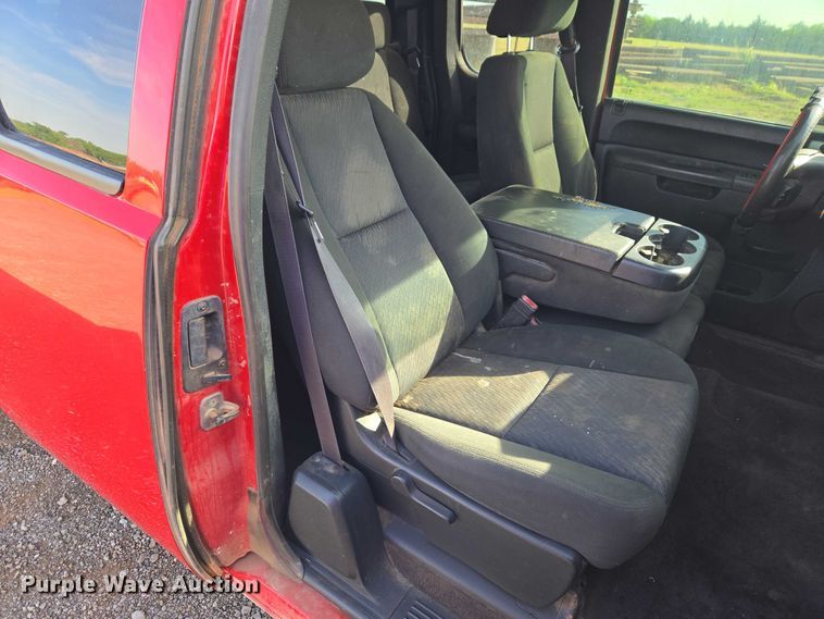 image for item ET5069 2011 Chevrolet Silverado 1500 Ext. Cab pickup truck