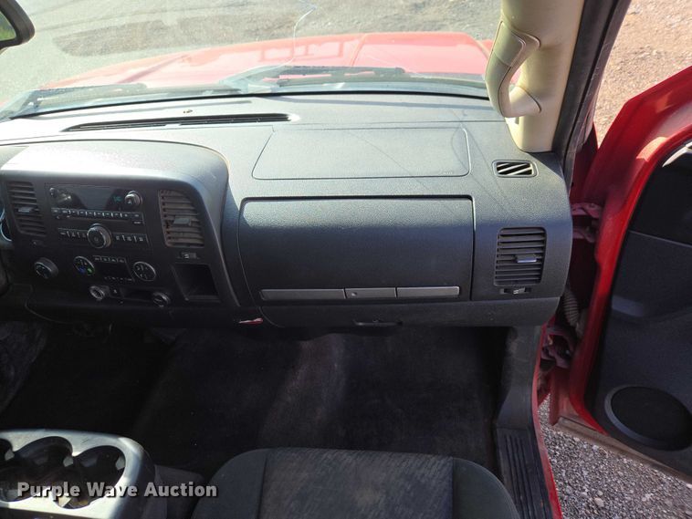 image for item ET5069 2011 Chevrolet Silverado 1500 Ext. Cab pickup truck