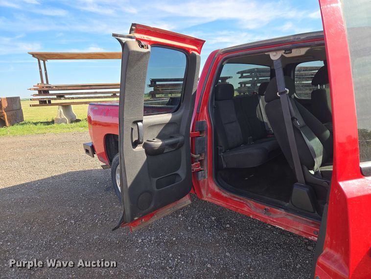 image for item ET5069 2011 Chevrolet Silverado 1500 Ext. Cab pickup truck