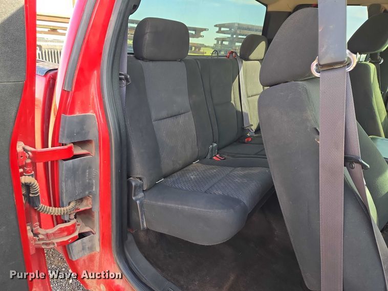image for item ET5069 2011 Chevrolet Silverado 1500 Ext. Cab pickup truck
