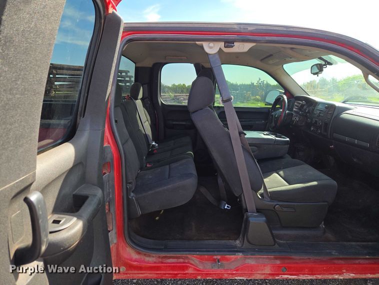 image for item ET5069 2011 Chevrolet Silverado 1500 Ext. Cab pickup truck