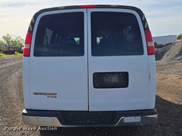 image for item ET5070 2015 Chevrolet Express 3500 van