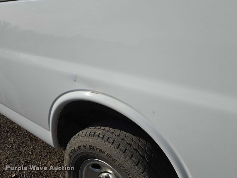 image for item ET5070 2015 Chevrolet Express 3500 van