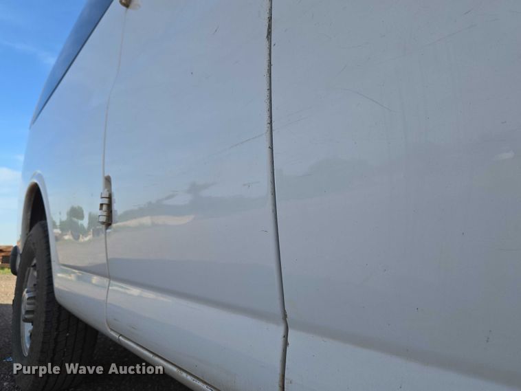image for item ET5070 2015 Chevrolet Express 3500 van