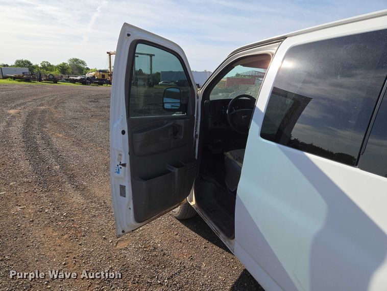 image for item ET5070 2015 Chevrolet Express 3500 van