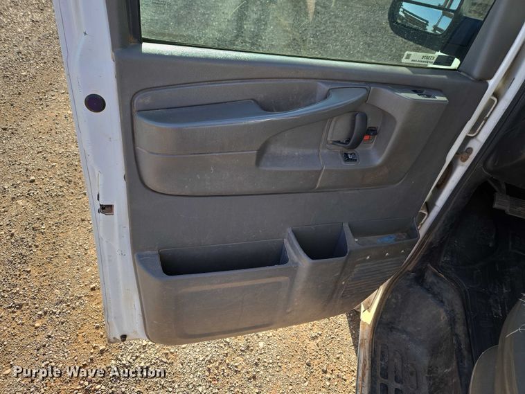 image for item ET5070 2015 Chevrolet Express 3500 van