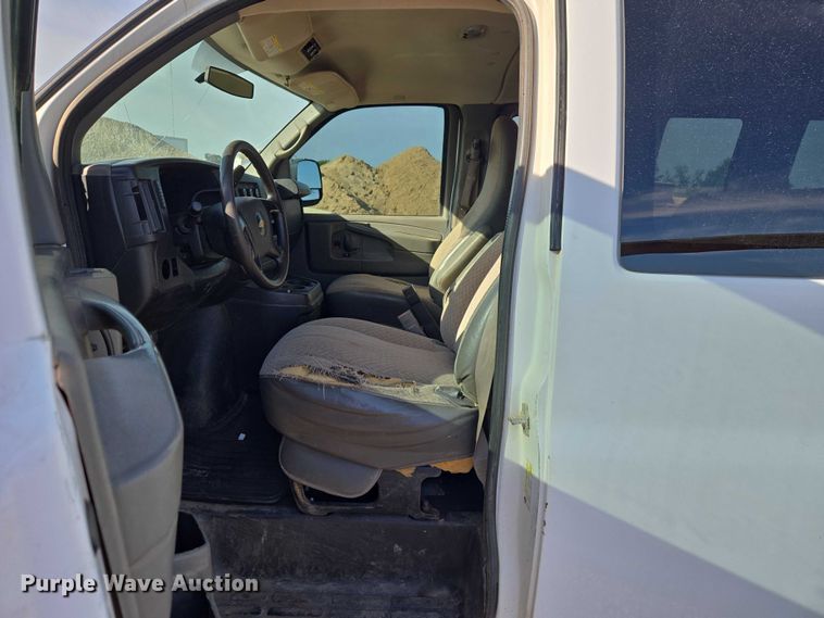 image for item ET5070 2015 Chevrolet Express 3500 van