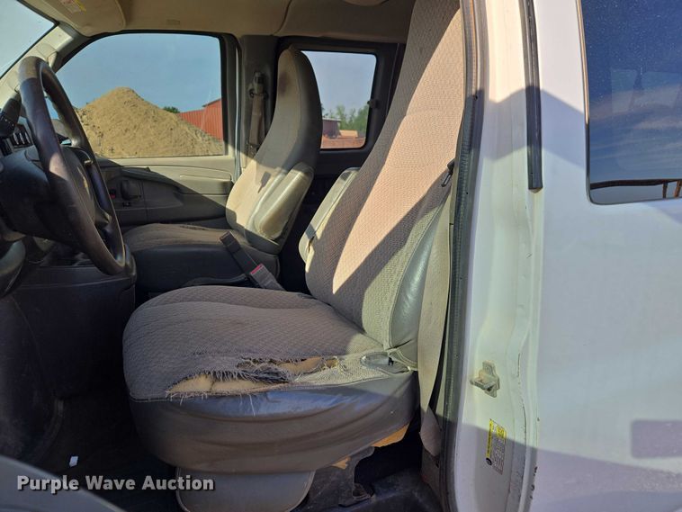 image for item ET5070 2015 Chevrolet Express 3500 van