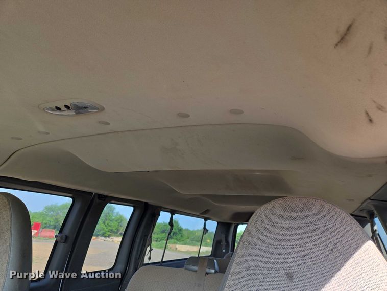 image for item ET5070 2015 Chevrolet Express 3500 van