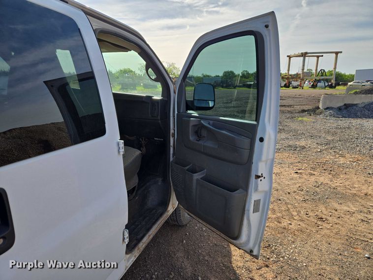 image for item ET5070 2015 Chevrolet Express 3500 van