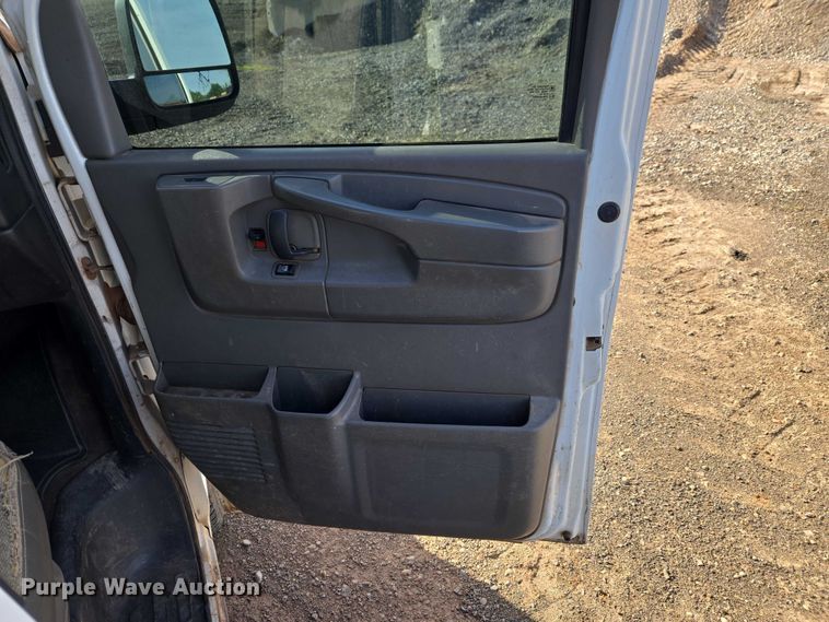 image for item ET5070 2015 Chevrolet Express 3500 van