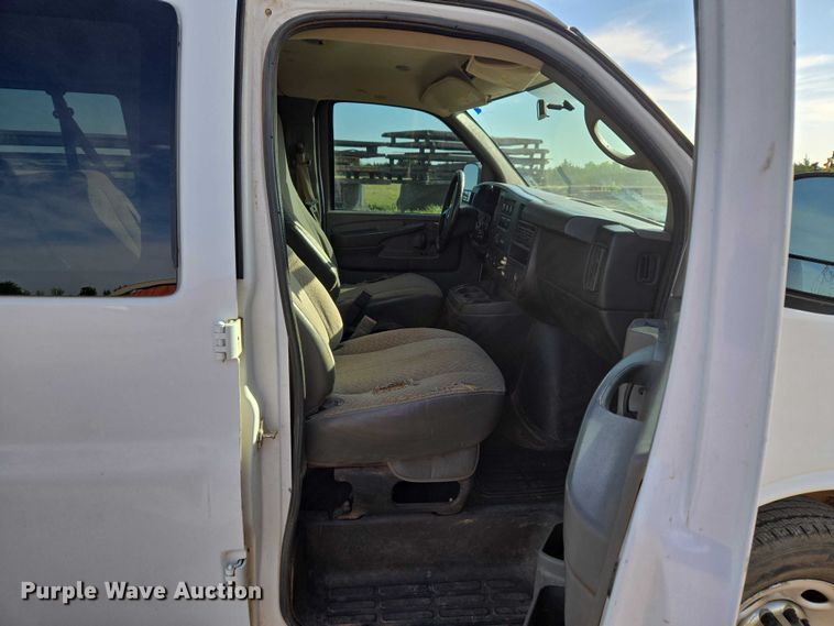 image for item ET5070 2015 Chevrolet Express 3500 van