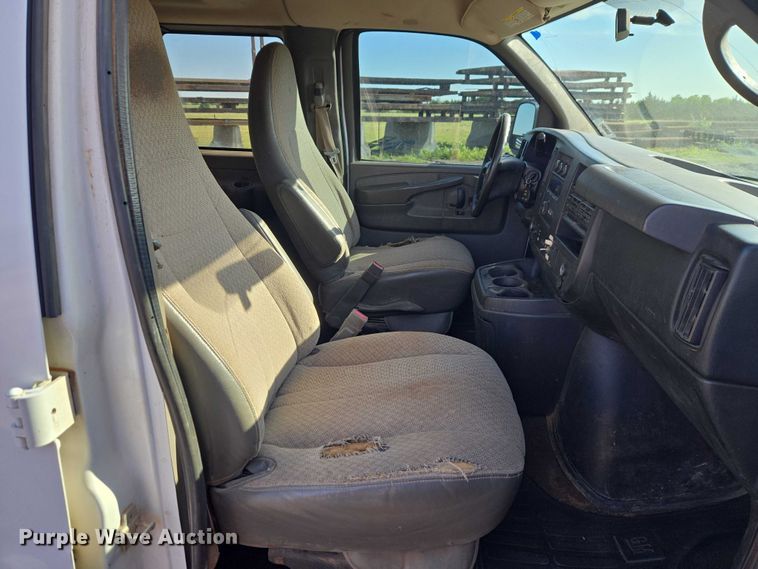 image for item ET5070 2015 Chevrolet Express 3500 van