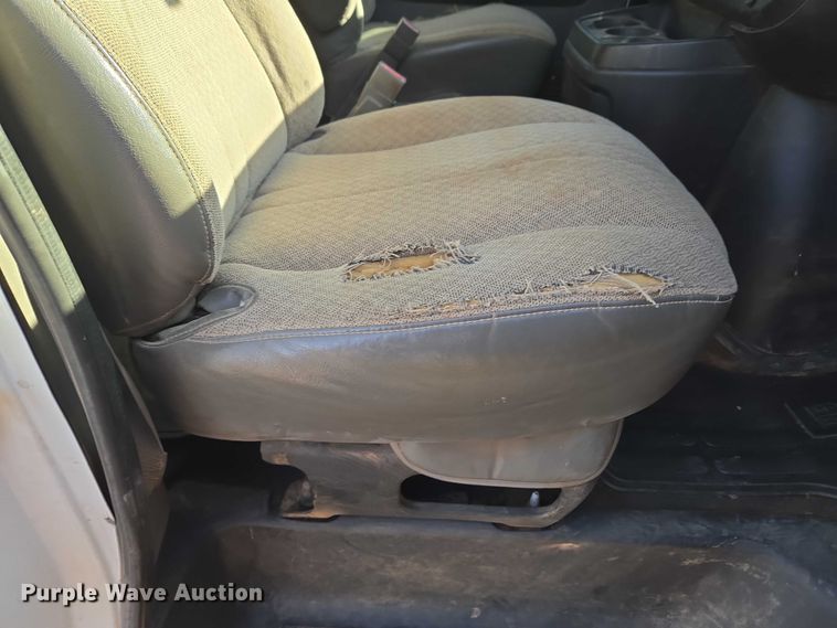 image for item ET5070 2015 Chevrolet Express 3500 van