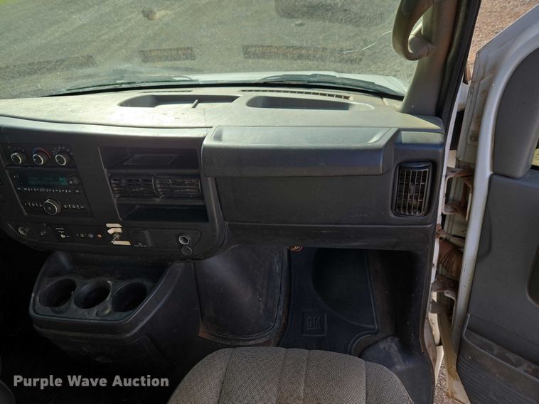 image for item ET5070 2015 Chevrolet Express 3500 van