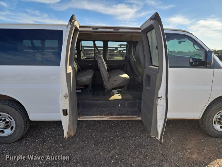 image for item ET5070 2015 Chevrolet Express 3500 van
