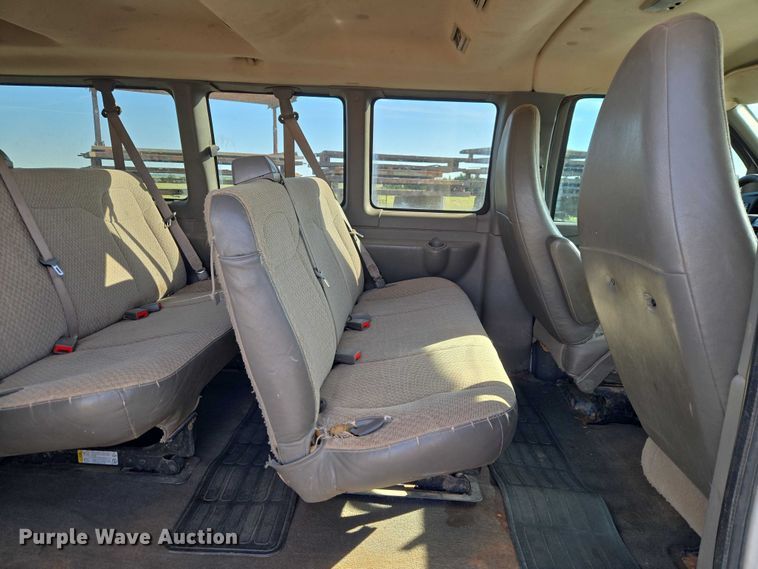 image for item ET5070 2015 Chevrolet Express 3500 van