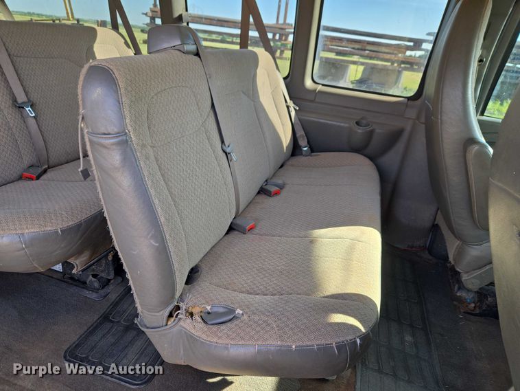 image for item ET5070 2015 Chevrolet Express 3500 van