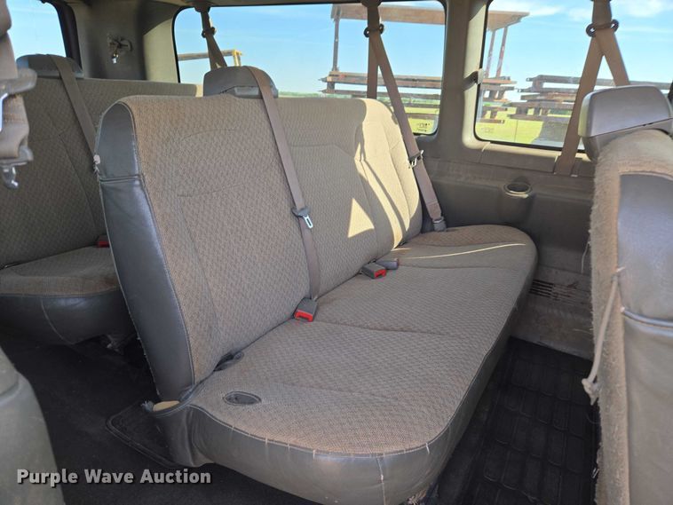 image for item ET5070 2015 Chevrolet Express 3500 van