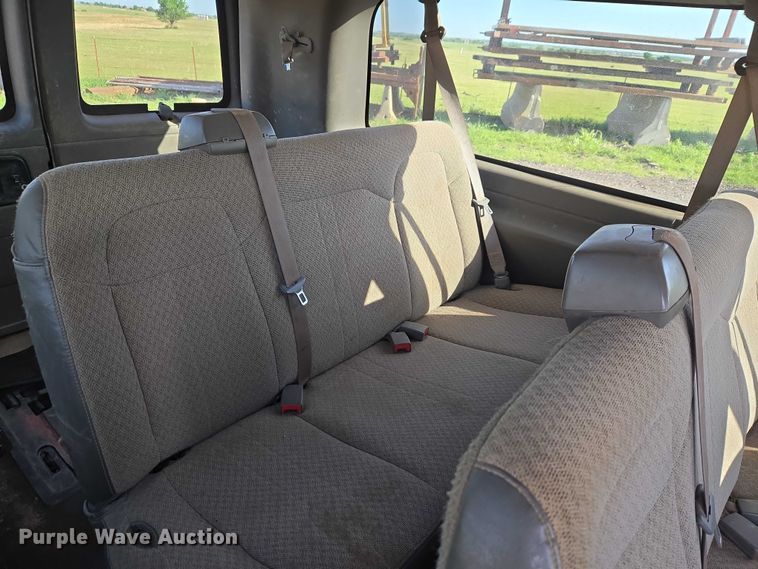 image for item ET5070 2015 Chevrolet Express 3500 van