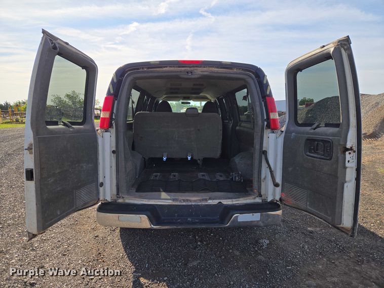 image for item ET5070 2015 Chevrolet Express 3500 van