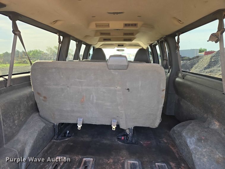 image for item ET5070 2015 Chevrolet Express 3500 van