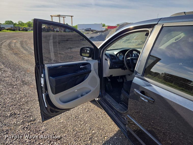 image for item ET5071 2013 Dodge Grand Caravan van