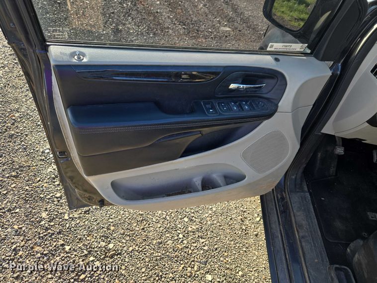 image for item ET5071 2013 Dodge Grand Caravan van