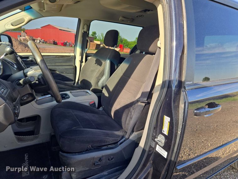 image for item ET5071 2013 Dodge Grand Caravan van