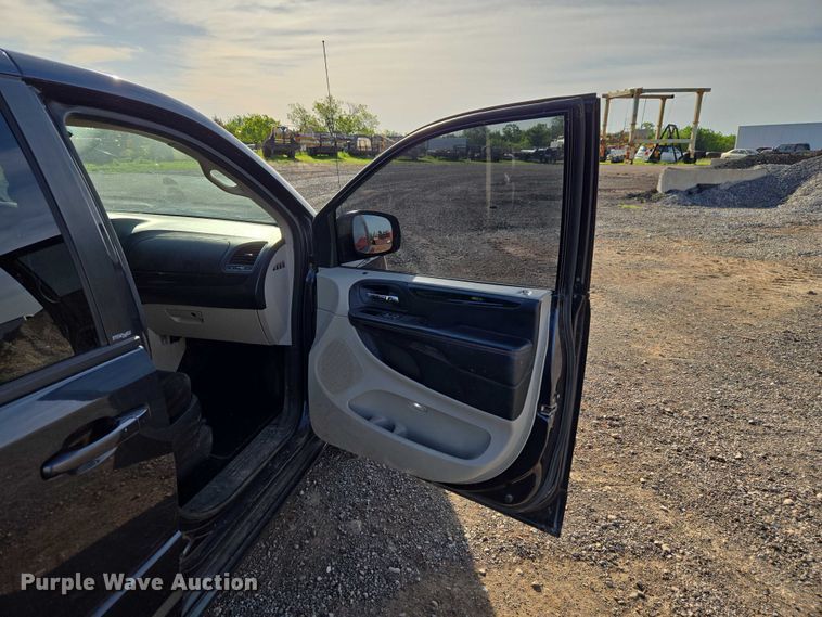 image for item ET5071 2013 Dodge Grand Caravan van