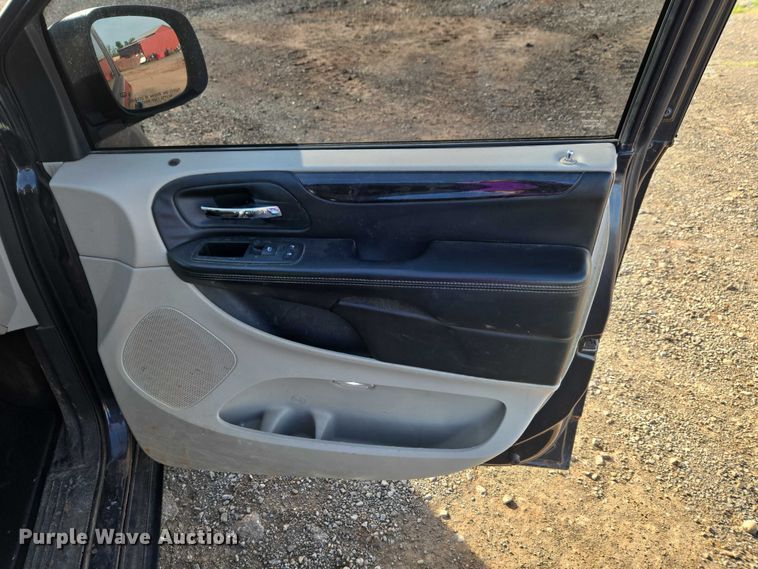 image for item ET5071 2013 Dodge Grand Caravan van