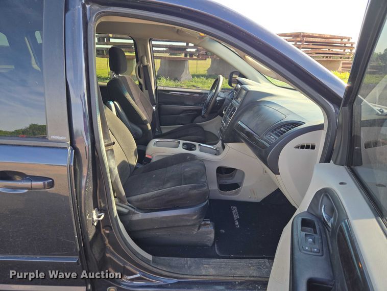 image for item ET5071 2013 Dodge Grand Caravan van