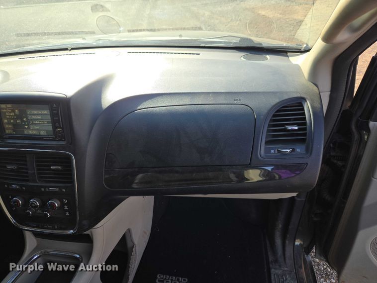 image for item ET5071 2013 Dodge Grand Caravan van