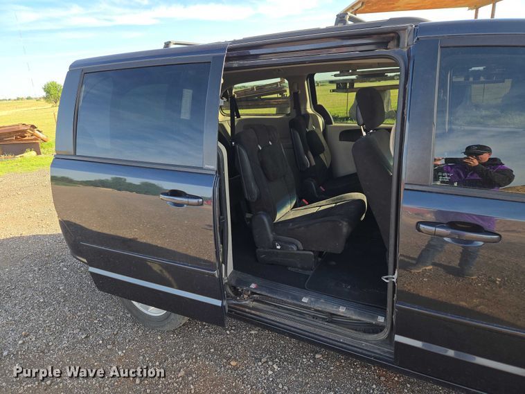 image for item ET5071 2013 Dodge Grand Caravan van