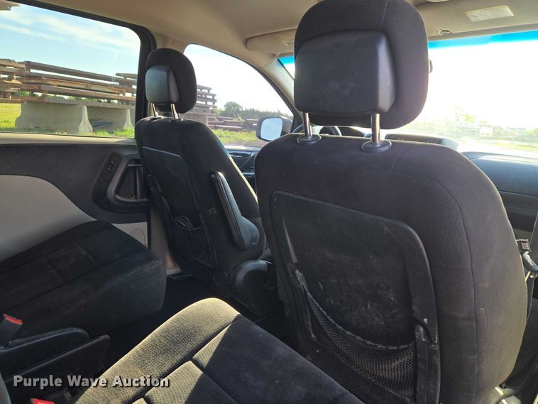 image for item ET5071 2013 Dodge Grand Caravan van