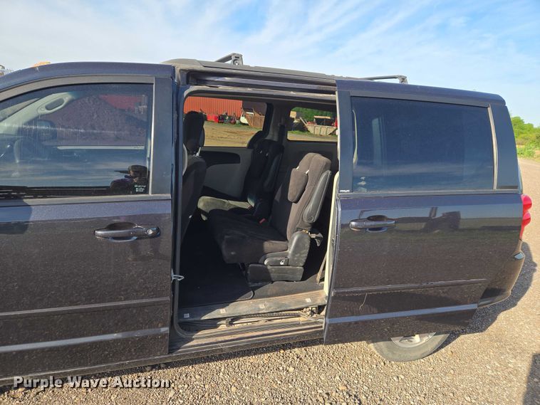 image for item ET5071 2013 Dodge Grand Caravan van