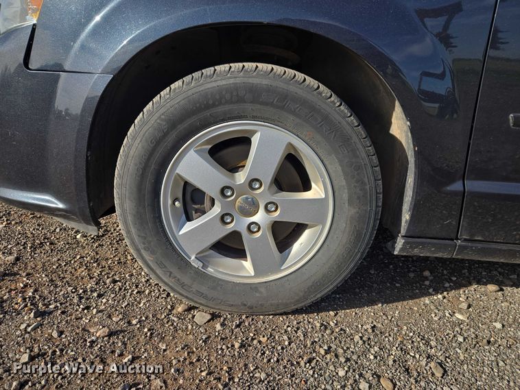 image for item ET5071 2013 Dodge Grand Caravan van