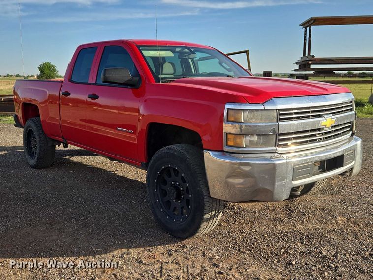 image for item ET5072 2016 Chevrolet Silverado 2500HD Ext. Cab pickup truck